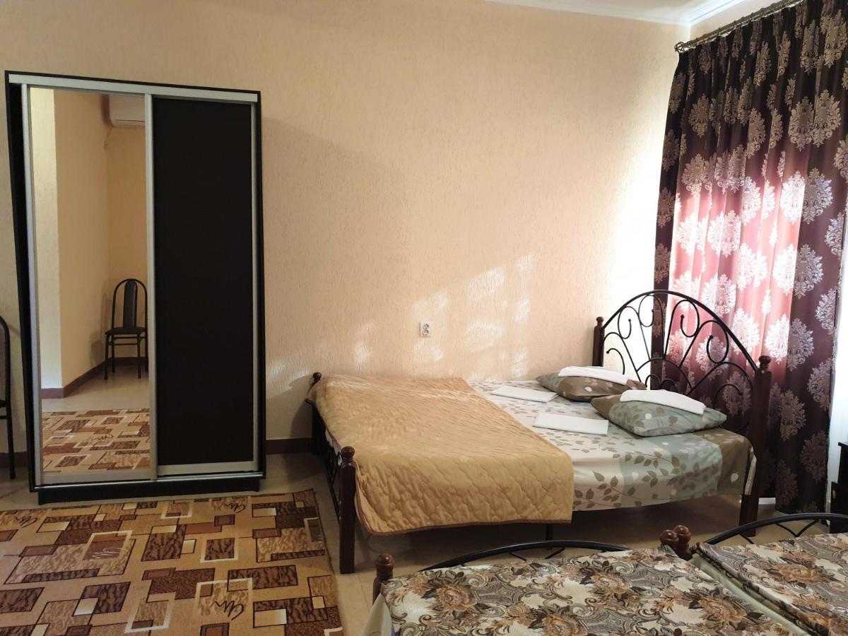 Guest House Lykhny ガグラ エクステリア 写真